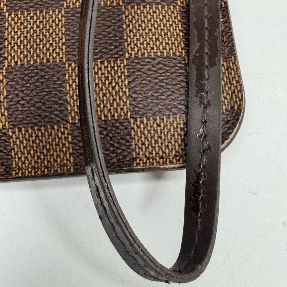 LOUIS VUITTON
Neverfull Pochette Damier Ebene Wristlet Pouch Rose Ballerine - Picture 3 of 12
